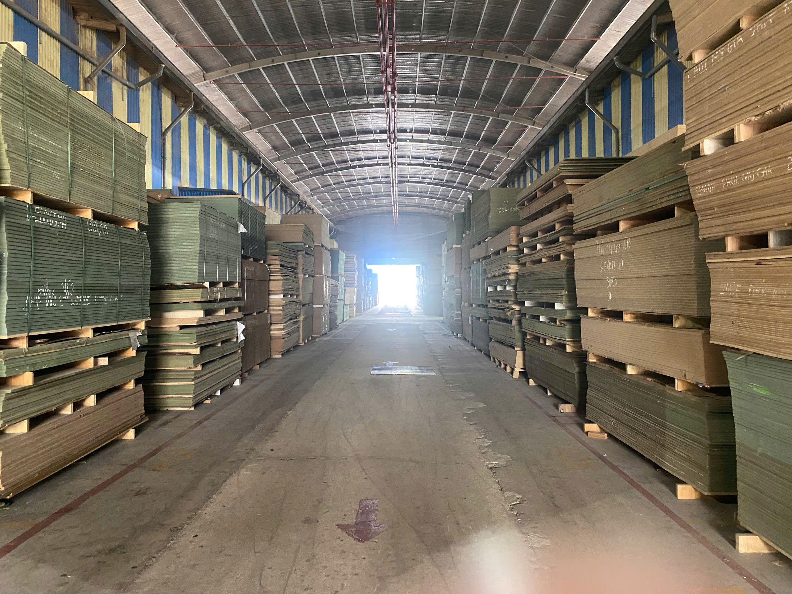 Raw material warehouse 1.jpg